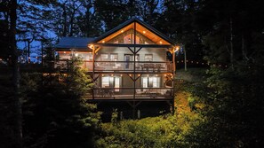 Exterior - Beautiful 4-bedroom, 3-bathroom Mountain Getaway - Hot Tub + Mountain Views! (Mars Hill)