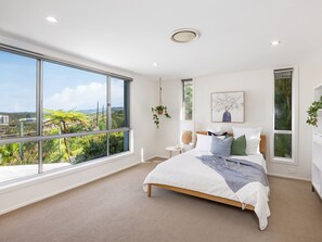 5 bedrooms, iron/ironing board, free WiFi, bed sheets