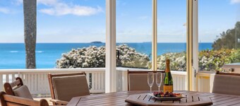 Charlesworth 15 - Sleeps 15, Beachfront Reserve, Amazing Views