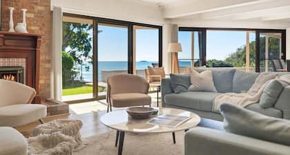 Charlesworth 15 - Sleeps 15, Beachfront Reserve, Pet Friendly, Amazing Views