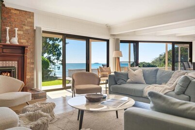 Charlesworth 15 - Sleeps 15, Beachfront Reserve, Pet Friendly, Amazing Views