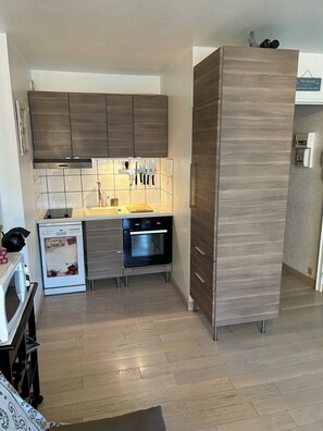 Private kitchen - Superbe Appartement F2 50 m de la mer (Courseulles-sur-Mer)