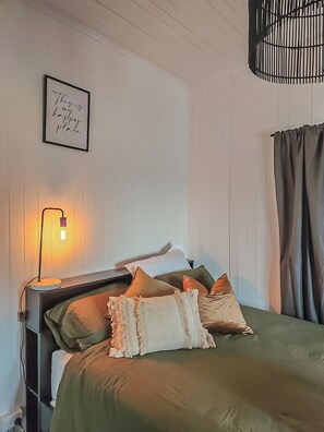 3 slaapkamers, een strijkplank/strijkijzer, reisbedje, wifi