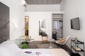Chambre Double | Salle de bain | Sèche-cheveux, serviettes fournies, savon, shampoing