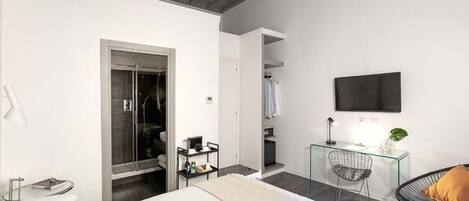 Minibar, desk, free WiFi, bed sheets