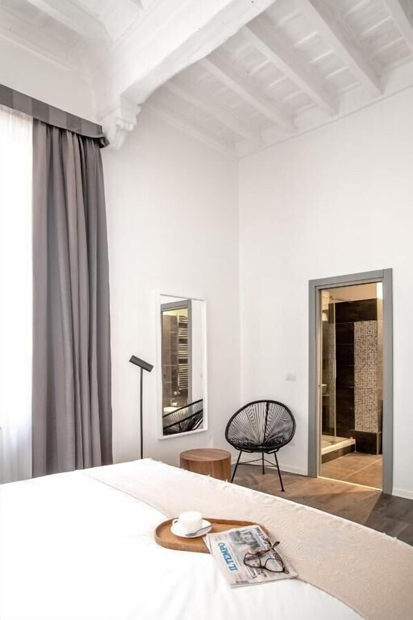 Dobbeltrom – basic | Minibar, skrivebord, wi-fi (inkludert) og sengetøy