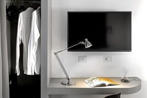 1 bedroom, minibar, desk, free WiFi