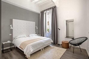 Doppia Basic | Minibar, una scrivania, Wi-Fi gratuito, lenzuola