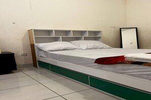 Habitació doble Deluxe | Espai de treball apte per a portàtils, wifi gratuïta i roba de llit