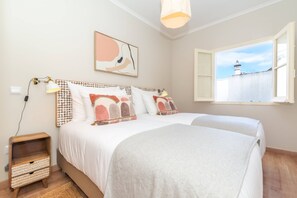 2 slaapkamers, een strijkplank/strijkijzer, internet, beddengoed