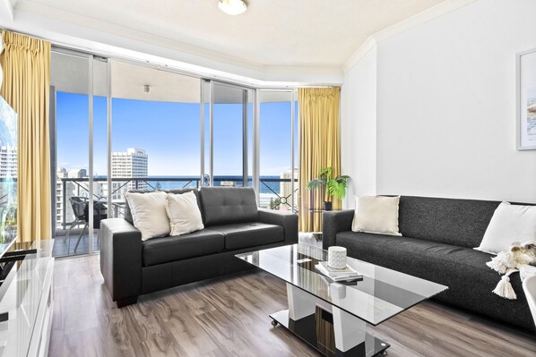 TV - 3 Bedroom Ocean View Unit at Chevron - Q Stay (CHEV 1124 - 5N - NB) (Surfers Paradise)