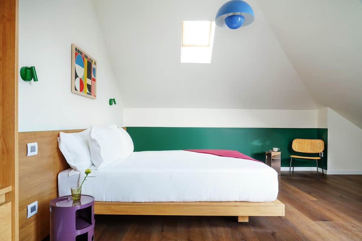 Hochwertige Bettwaren, Betten mit Memory-Foam-Matratzen, Zimmersafe