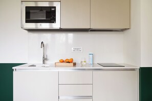 Fridge, microwave, stovetop, coffee/tea maker - Numa Milan Sempione (Milan)