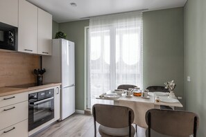Private kitchen - Apartment on Novaya Borovaya (Kopishche)