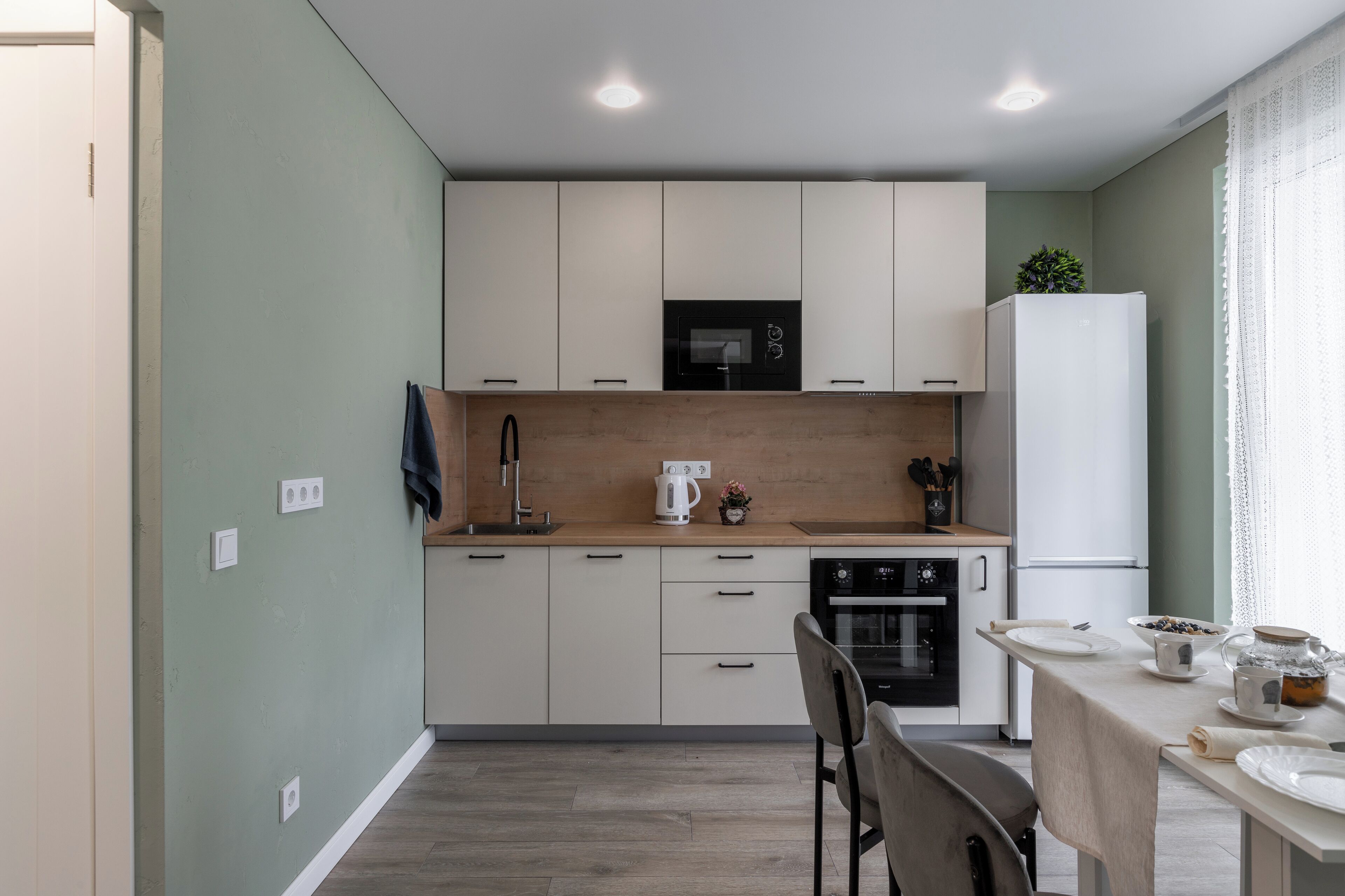 Apartment | Private kitchen | Fridge, microwave, oven, stovetop