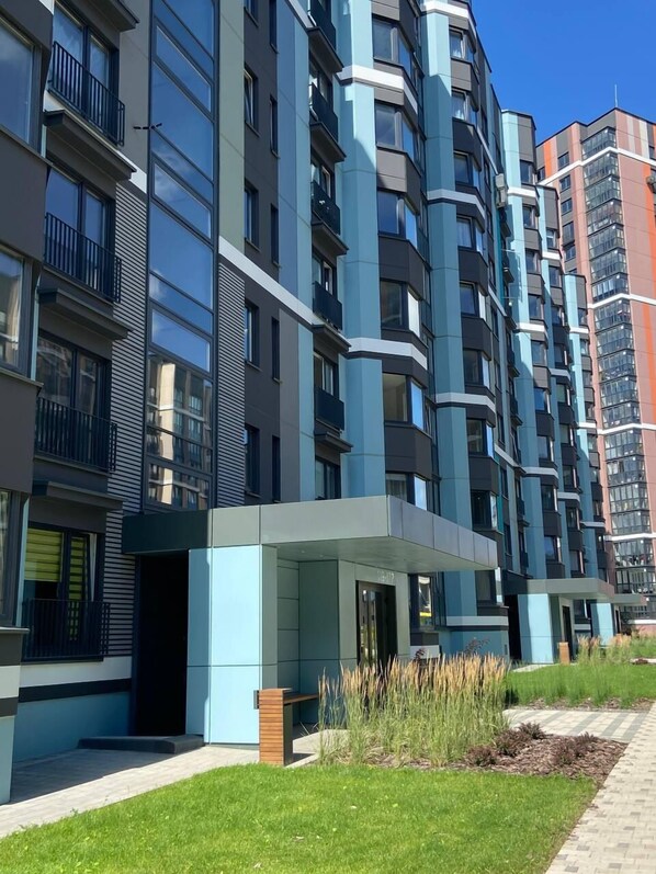 Exterior - Apartment on Novaya Borovaya (Kopishche)