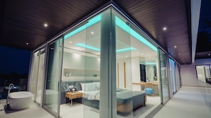 5 bedrooms, desk, iron/ironing board, WiFi
