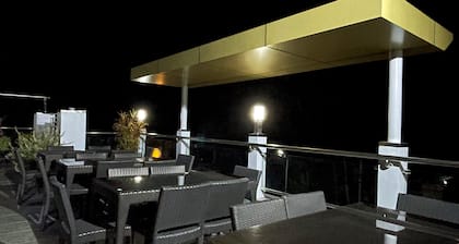Spacious 5-bedroom hotel in awesome Hilongos with WiFi, AC