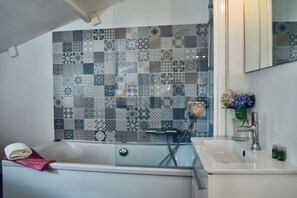 Shower, hair dryer, towels, soap - La Hunière Belle Maison Pour 6 Personnes (Barneville-Carteret)