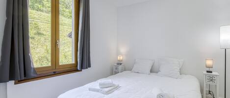 1 bedroom, iron/ironing board, free WiFi