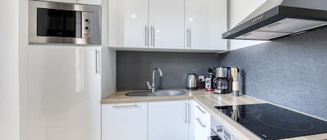 Refrigerador, microondas, horno y lavavajillas