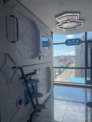 Female Capsule Room A | City view - Jianpuke Space Capsule Backpacker Hostel (Sihanoukville)