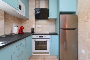 Fridge, microwave, oven, coffee/tea maker