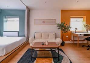 1 habitación, escritorio, tabla de planchar con plancha y wifi 