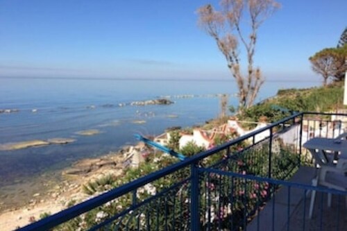 Panoramic apartment by the sea