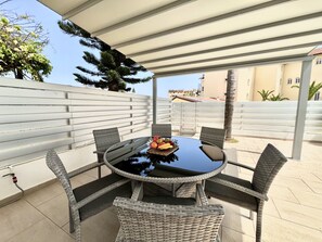 Outdoor dining - STAY Villa Prince (Protaras)