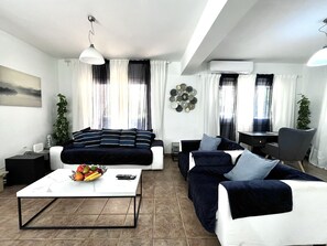 TV - STAY Villa Prince (Protaras)