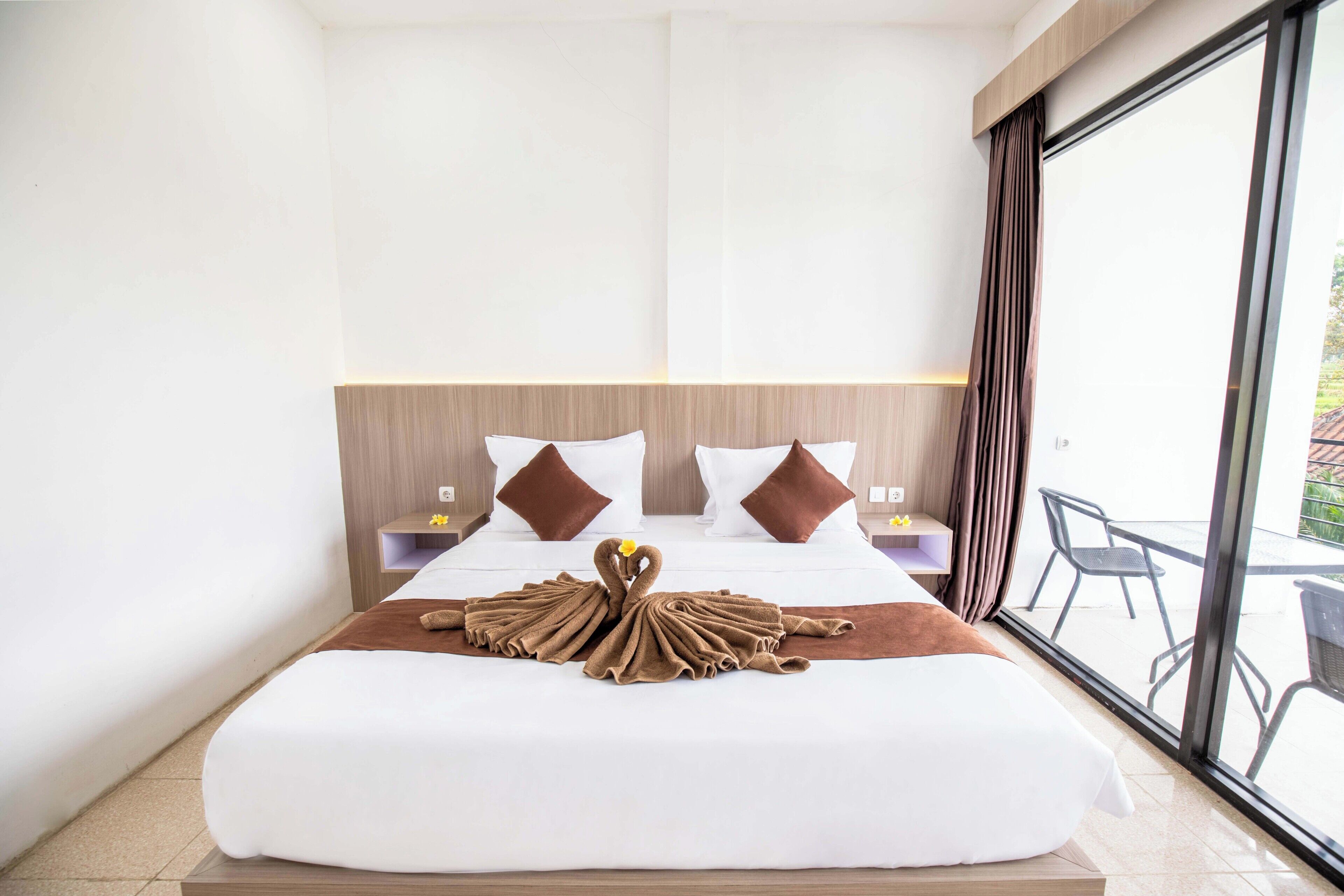 Quarto casal luxo | Quartos à prova de som, Wi-Fi de cortesia
