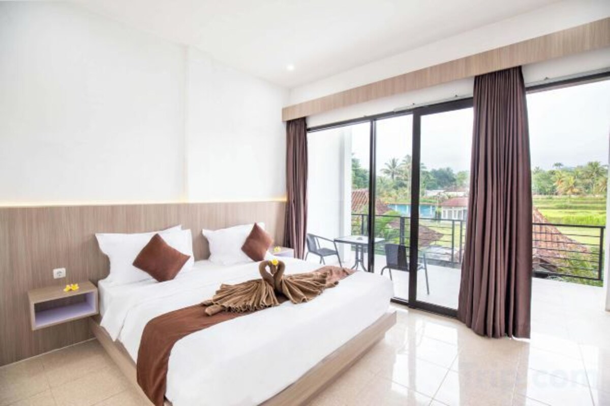 Soundproofing, WiFi (free), bed sheets