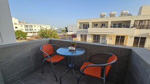 Outdoor dining - STAY ZEA Studio (Ayia Napa)