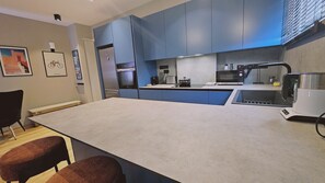 Fridge, microwave, oven, dishwasher - STAY Lima Soul Apartment (Limassol)