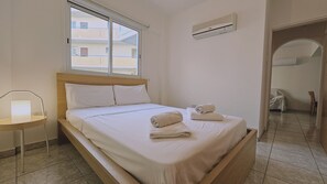 2 bedrooms, iron/ironing board, free WiFi, bed sheets - STAY Miracle Apartment (Larnaca)