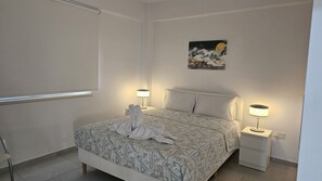 1 slaapkamer, een strijkplank/strijkijzer, gratis wifi, beddengoed