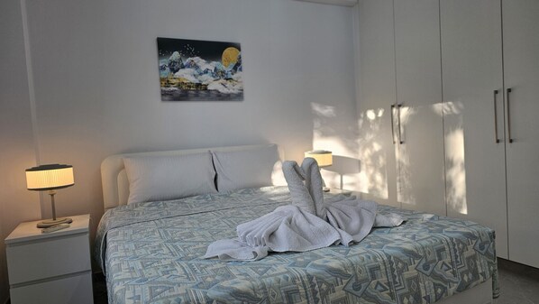 1 habitación, tabla de planchar con plancha, wifi gratis y ropa de cama 