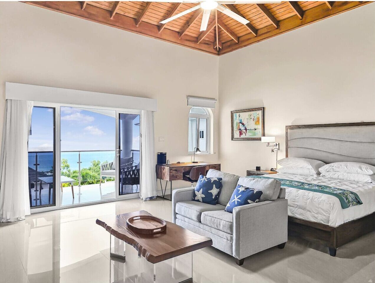 1 室のベッドルーム、デスク、アイロン / アイロン台、旅行用ベビーベッド