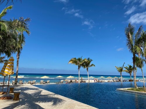 Hospitality Expert BTS 5: Pool, Beach & Bar