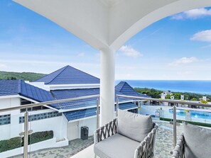 Property grounds - Hospitality Expert BTS 5: Pool, Beach & Bar (Montego Bay)