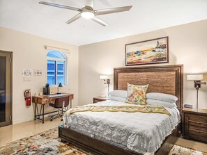 1 Schlafzimmer, Schreibtisch, Bügeleisen/Bügelbrett, Reisekinderbett