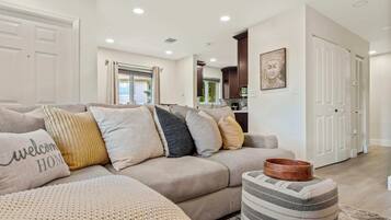 テレビ、書斎 / ワークスペース