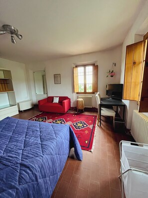 2 makuuhuonetta, silitysrauta/-lauta, Wi-Fi, vuodevaatteet