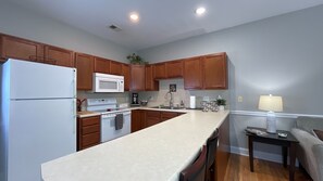 Refrigerador, microondas, parrilla de estufa y lavavajillas 