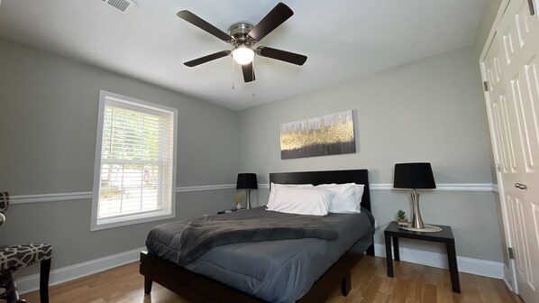 2 habitaciones, tabla de planchar con plancha y wifi gratis 