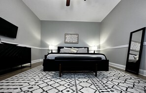 2 室のベッドルーム、アイロン / アイロン台、WiFi (無料)、ベッドシーツ