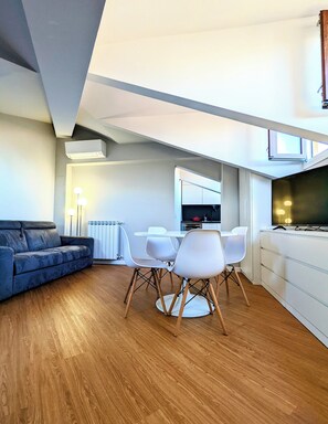 En 40-tommers LCD-TV med kabel-kanaler