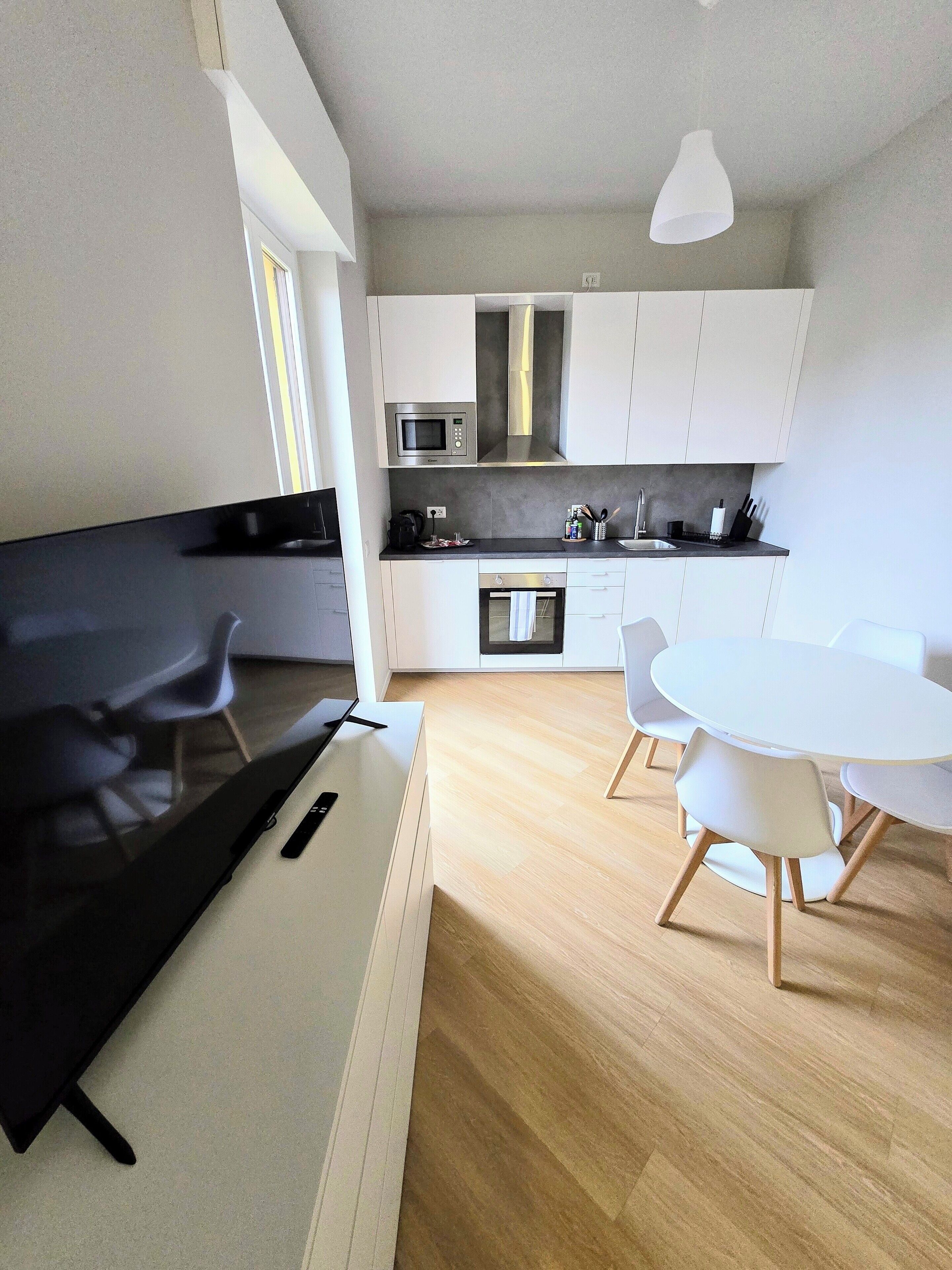 Télévision LCD de 40 pouces avec chaînes par câble