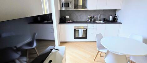 Televisión LCD de 40 pulgadas con canales por cable